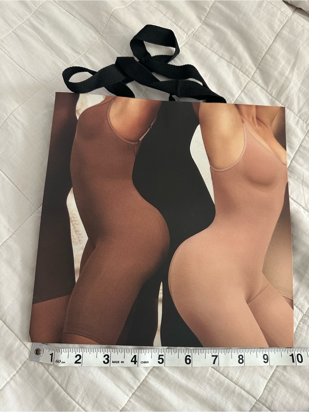 SKIMS Shopping bag. Cute for gifts. - Picture 2 of 5